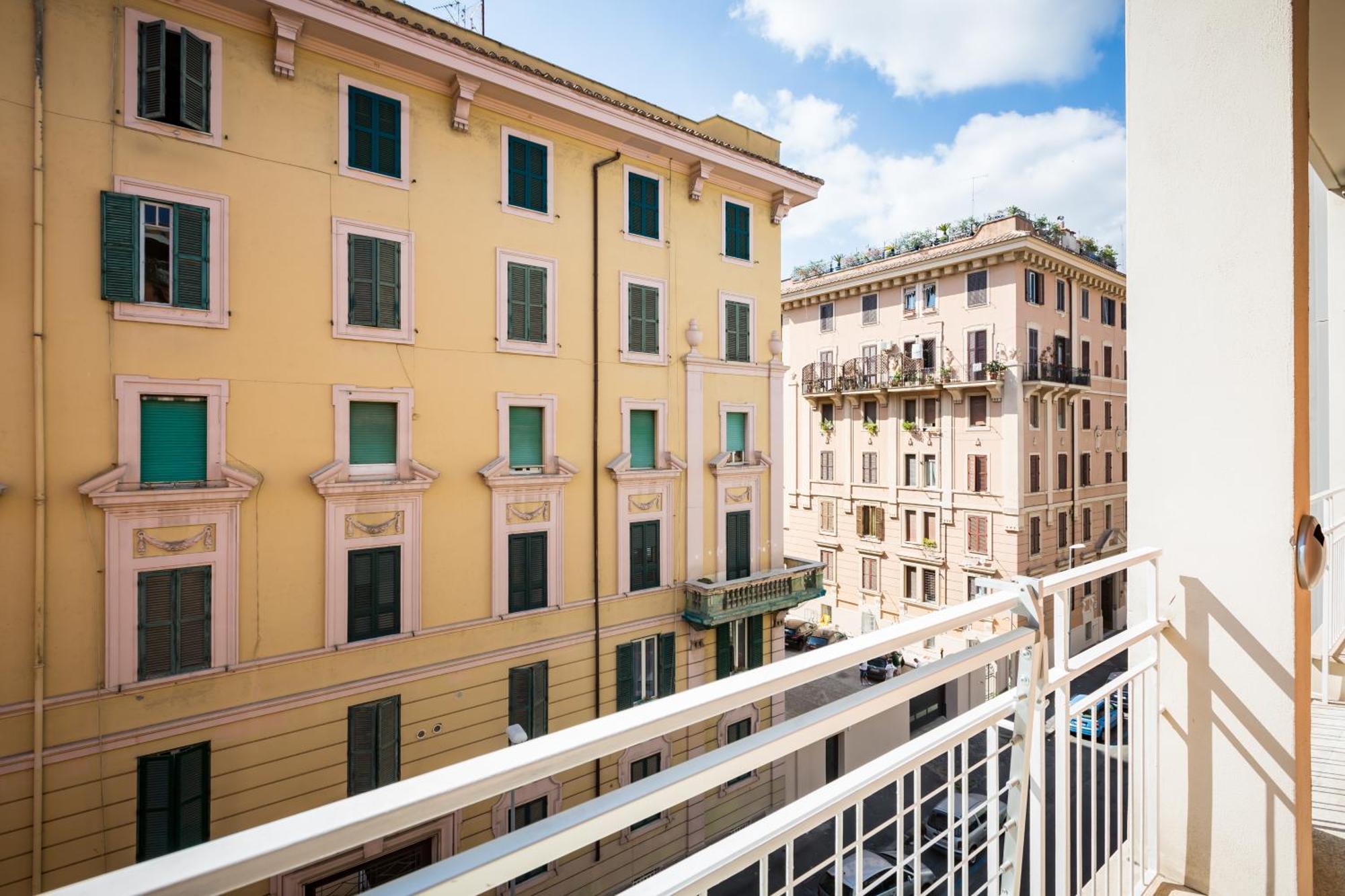 Tropical House Vatican Area * Rom